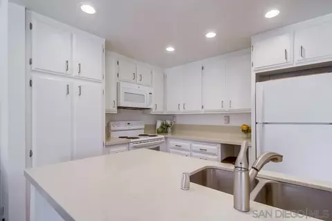 Kitchen - 7780 Parkway Dr #804, La Mesa, CA 91942 photo 2 of 4