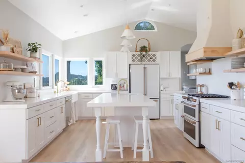 Kitchen - 40284 Sandia Creek Dr, Fallbrook, CA 92028 photo 8 of 8