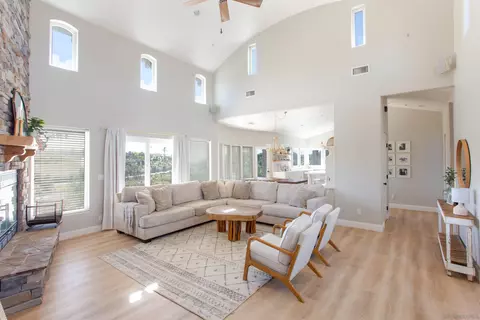 Living - 40284 Sandia Creek Dr, Fallbrook, CA 92028 photo 2 of 2