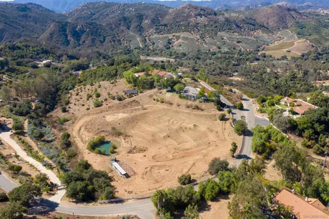 View/Area - 40284 Sandia Creek Dr, Fallbrook, CA 92028 photo 5 of 8