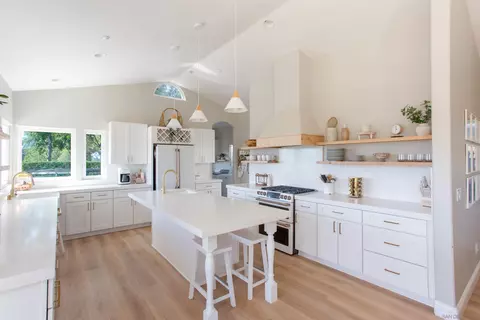 Kitchen - 40284 Sandia Creek Dr, Fallbrook, CA 92028 photo 2 of 8