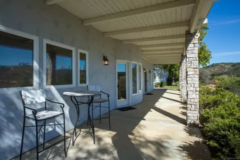 Exterior - 40284 Sandia Creek Dr, Fallbrook, CA 92028 photo 4 of 18