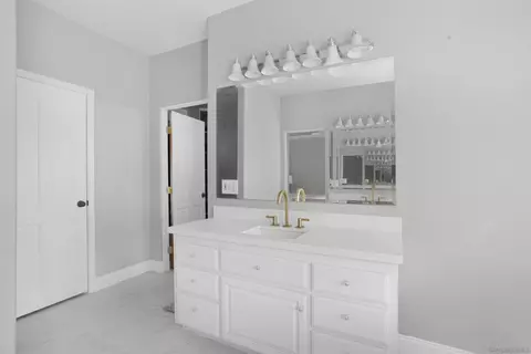 Bath - 40284 Sandia Creek Dr, Fallbrook, CA 92028 photo 3 of 5