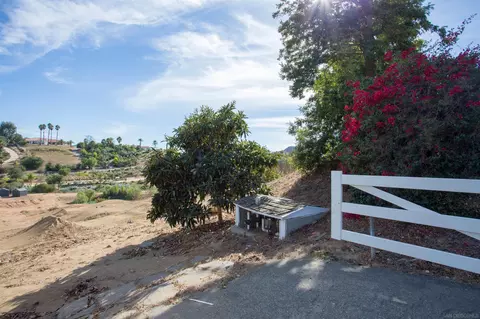 Exterior - 40284 Sandia Creek Dr, Fallbrook, CA 92028 photo 13 of 18