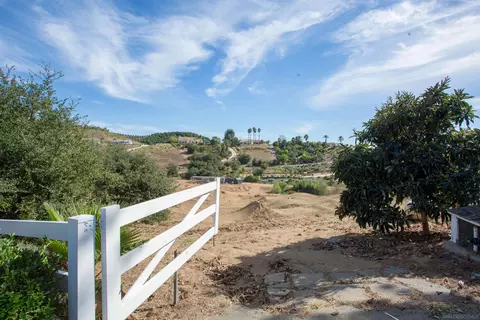Exterior - 40284 Sandia Creek Dr, Fallbrook, CA 92028 photo 14 of 18
