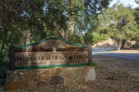 View/Area - 40284 Sandia Creek Dr, Fallbrook, CA 92028 photo 2 of 8