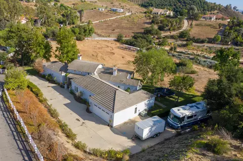 View/Area - 40284 Sandia Creek Dr, Fallbrook, CA 92028 photo 4 of 8