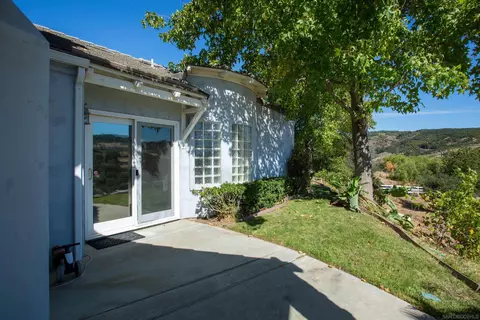 Exterior - 40284 Sandia Creek Dr, Fallbrook, CA 92028 photo 2 of 18