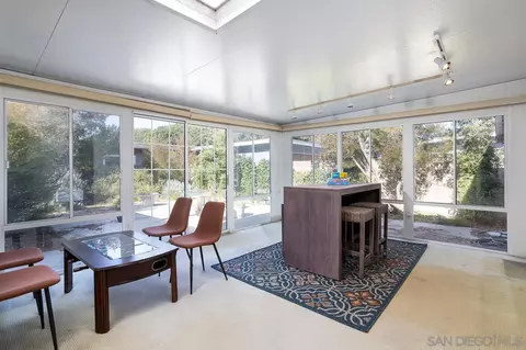 Dining - 5701 E Walton St, Long Beach, CA 90815 photo 2 of 4