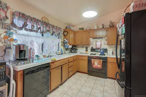 1220 Mossberg Ct, Vista, CA 92083 photo 13