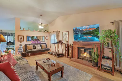 1220 Mossberg Ct, Vista, CA 92083 photo 8
