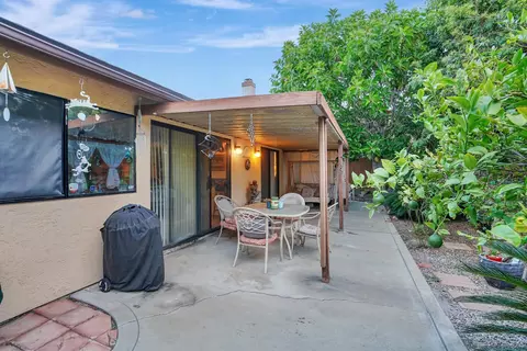 1220 Mossberg Ct, Vista, CA 92083 photo 3