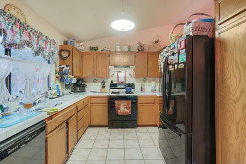 1220 Mossberg Ct, Vista, CA 92083 photo 14
