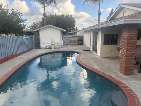 1050 N Grape St, Escondido, CA 92026 photo 2