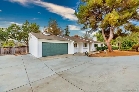 960 Sunset Dr, Vista, CA 92081 photo 4