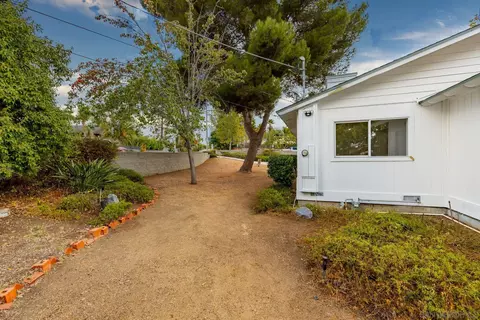 960 Sunset Dr, Vista, CA 92081 photo 8