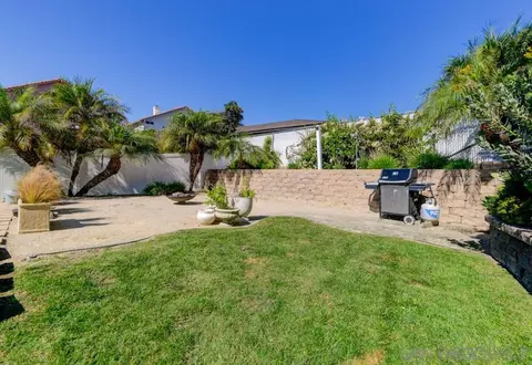 Exterior - 330 Huff St, Vista, CA 92083 photo 6 of 7