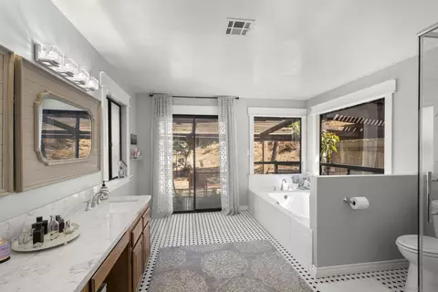 Bath - 2154 Via Dieguenos, Alpine, CA 91901 photo 1 of 5