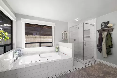 Bath - 2154 Via Dieguenos, Alpine, CA 91901 photo 2 of 5