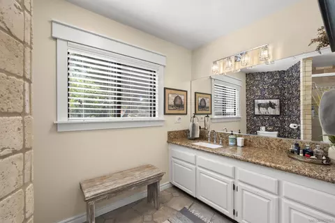 Bath - 2154 Via Dieguenos, Alpine, CA 91901 photo 4 of 5