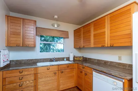 8475 Hillcrest Ave, La Mesa, CA 91941 photo 7