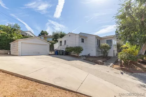 8475 Hillcrest Ave, La Mesa, CA 91941 photo 4