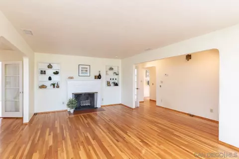8475 Hillcrest Ave, La Mesa, CA 91941 photo 17