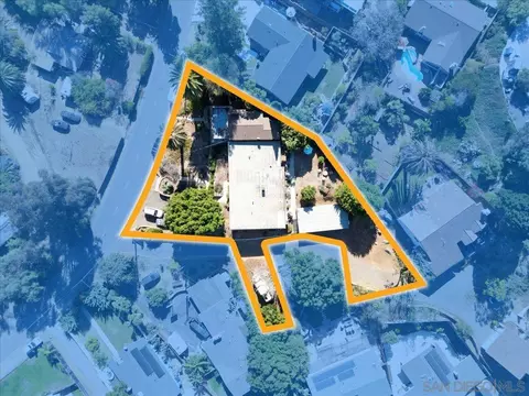 1061 Prospect Pl, Vista, CA 92081