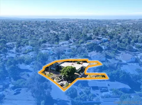 1061 Prospect Pl, Vista, CA 92081 photo 2