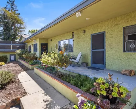 1061 Prospect Pl, Vista, CA 92081 photo 6
