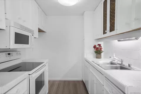 Kitchen - 6455 La Jolla Blvd UNIT 243, La Jolla, CA 92037 photo 4 of 4