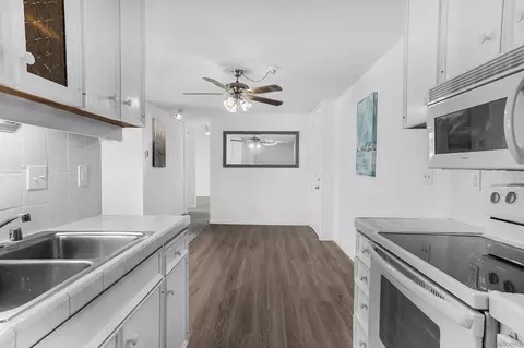 Kitchen - 6455 La Jolla Blvd UNIT 243, La Jolla, CA 92037 photo 1 of 4