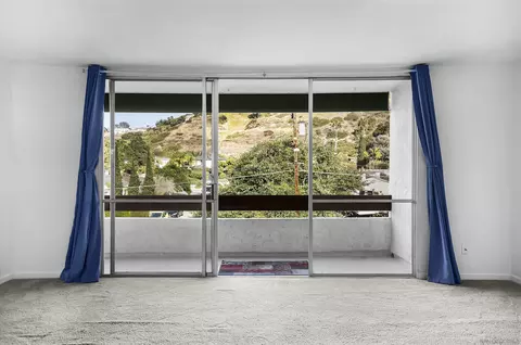 Living - 6455 La Jolla Blvd UNIT 243, La Jolla, CA 92037 photo 5 of 6