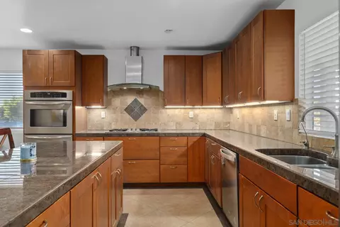8955 Greenview Pl, Spring Valley, CA 91977 photo 14