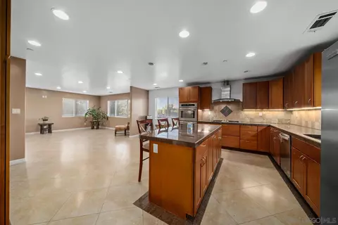 8955 Greenview Pl, Spring Valley, CA 91977 photo 5