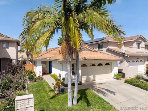 2416 Starlight Gln, Escondido, CA 92026 photo 2