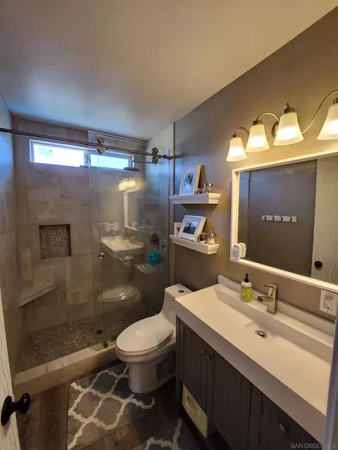 Bath - 13243 Saddle Rdg, Lakeside, CA 92040 photo 2 of 2