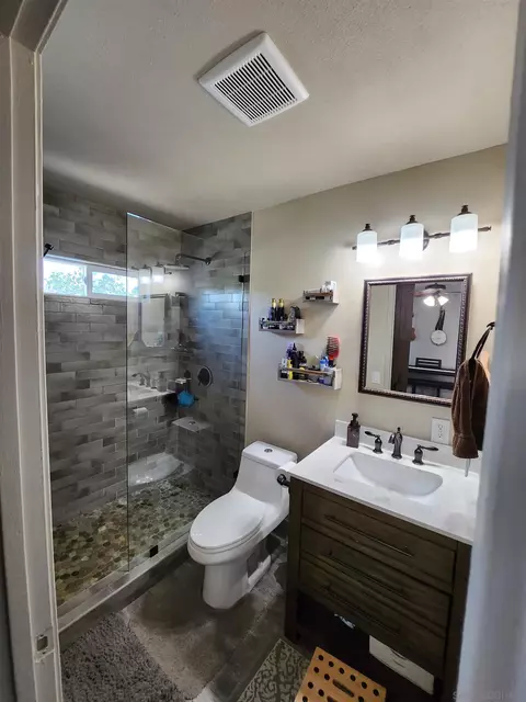 Bath - 13243 Saddle Rdg, Lakeside, CA 92040 photo 1 of 2