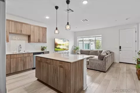 35172 Rangpur Ln, Fallbrook, CA 92028