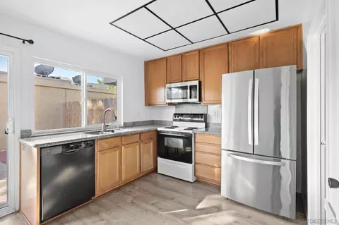 Kitchen - 10521 Kerrigan Ct, Santee, CA 92071 photo 2 of 2