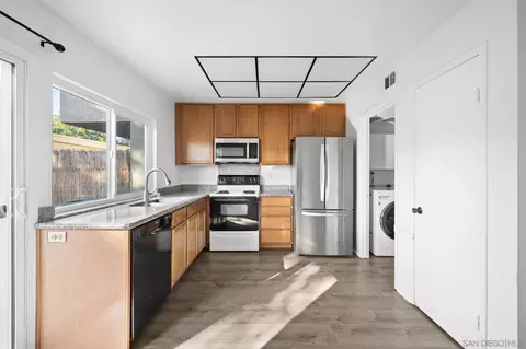 Kitchen - 10521 Kerrigan Ct, Santee, CA 92071 photo 1 of 2