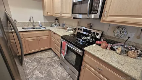 Kitchen - 1964 Fairlee Dr, Encinitas, CA 92024 photo 2 of 2