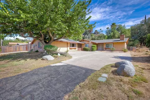 Exterior - 26419 N Broadway, Escondido, CA 92026 photo 2 of 10
