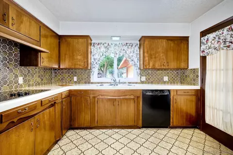 Kitchen - 26419 N Broadway, Escondido, CA 92026 photo 3 of 3