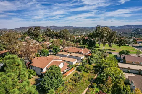 View/Area - 2033 Shadytree Ln, Encinitas, CA 92024 photo 2 of 9