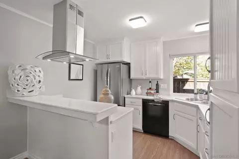 Kitchen - 2033 Shadytree Ln, Encinitas, CA 92024 photo 5 of 6
