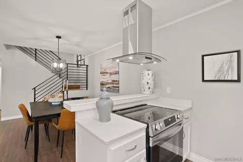 Kitchen - 2033 Shadytree Ln, Encinitas, CA 92024 photo 3 of 6