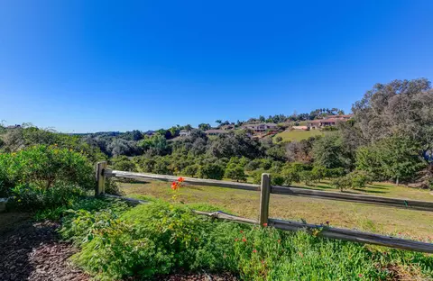 Exterior - 2043 Vista Valle Verde Dr, Fallbrook, CA 92028 photo 3 of 7
