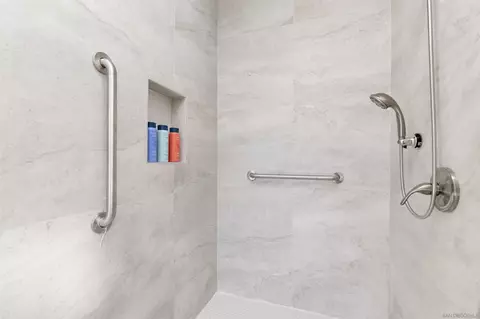 Bath - 2043 Vista Valle Verde Dr, Fallbrook, CA 92028 photo 6 of 6