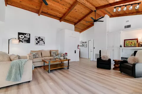 Living - 2043 Vista Valle Verde Dr, Fallbrook, CA 92028 photo 3 of 3